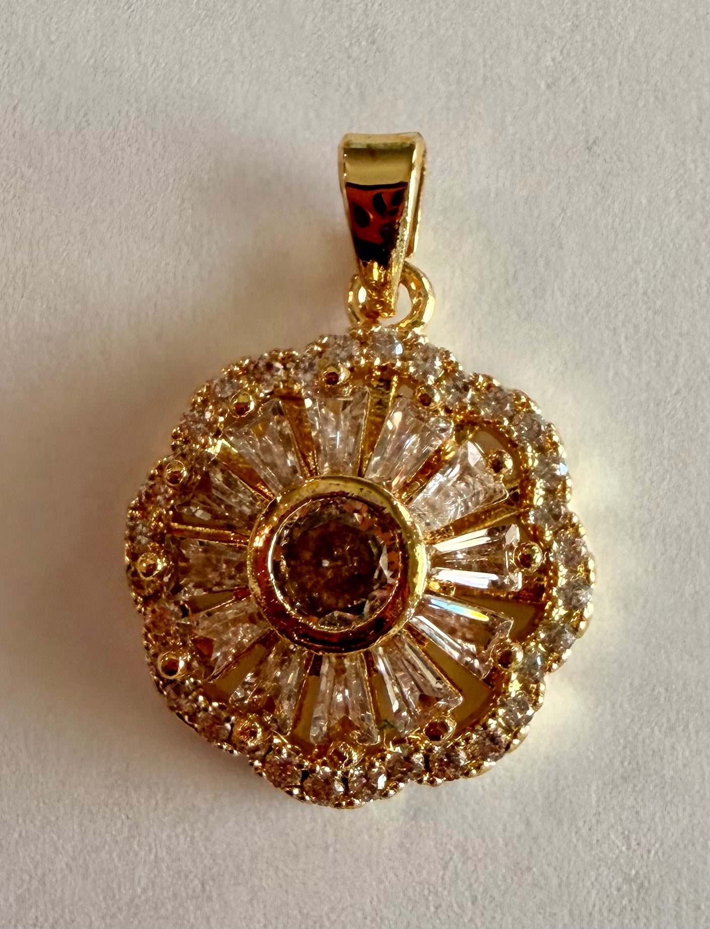 Sparkle Daisy Charm