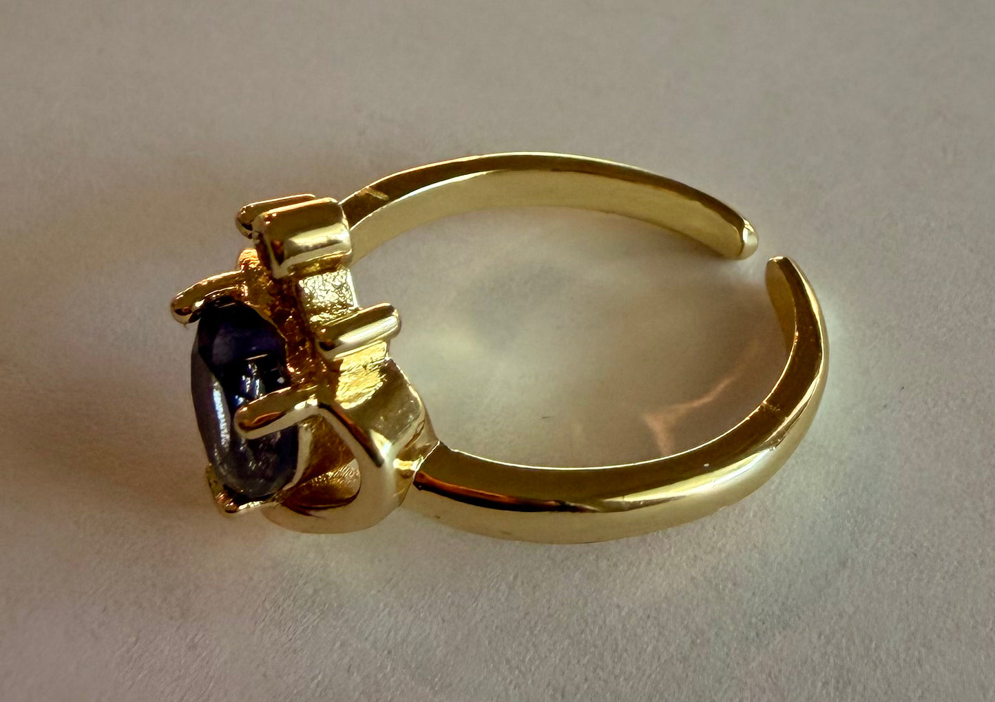 Queen of Heart Ring