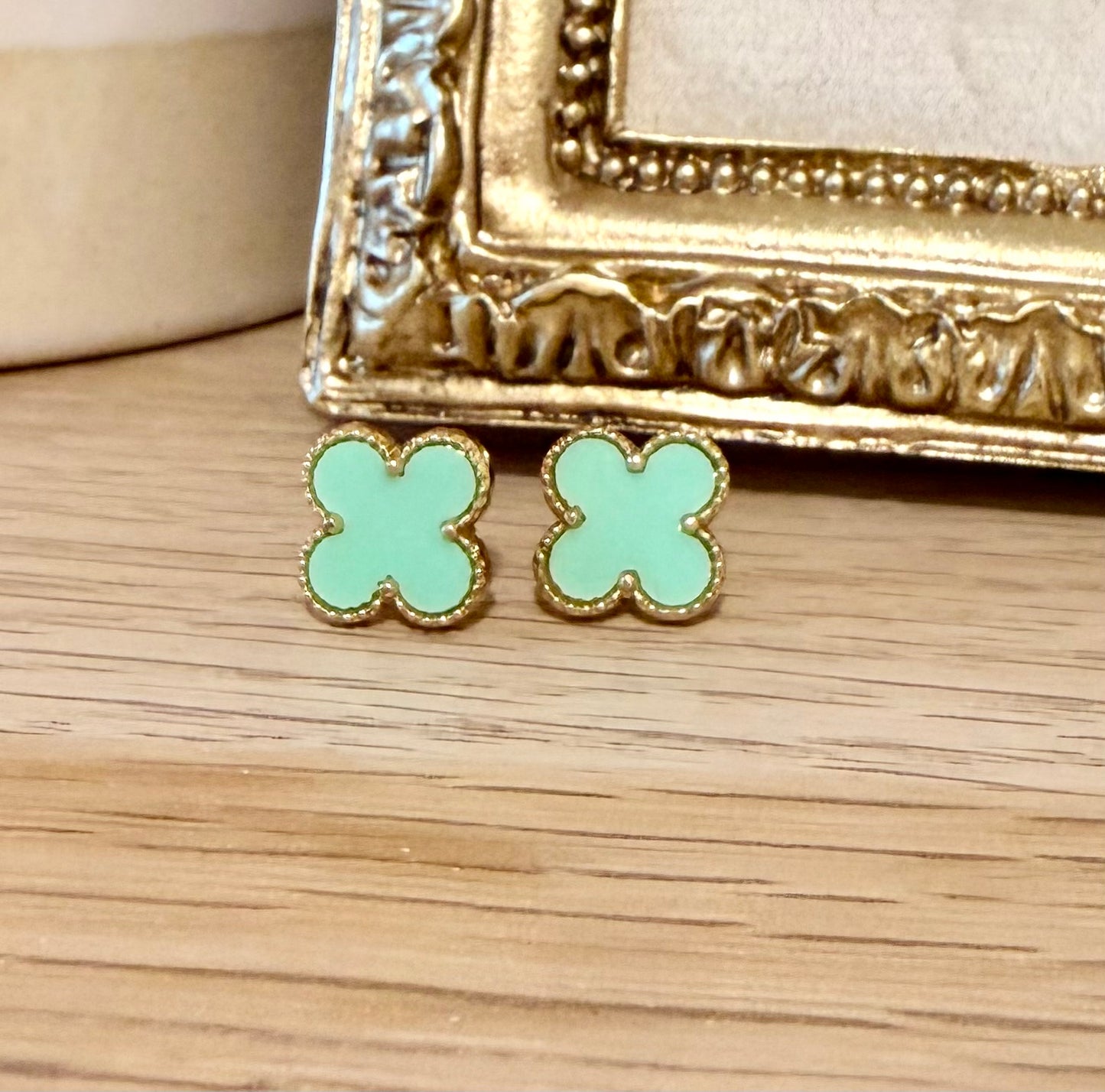 Iconic Clover - Medium