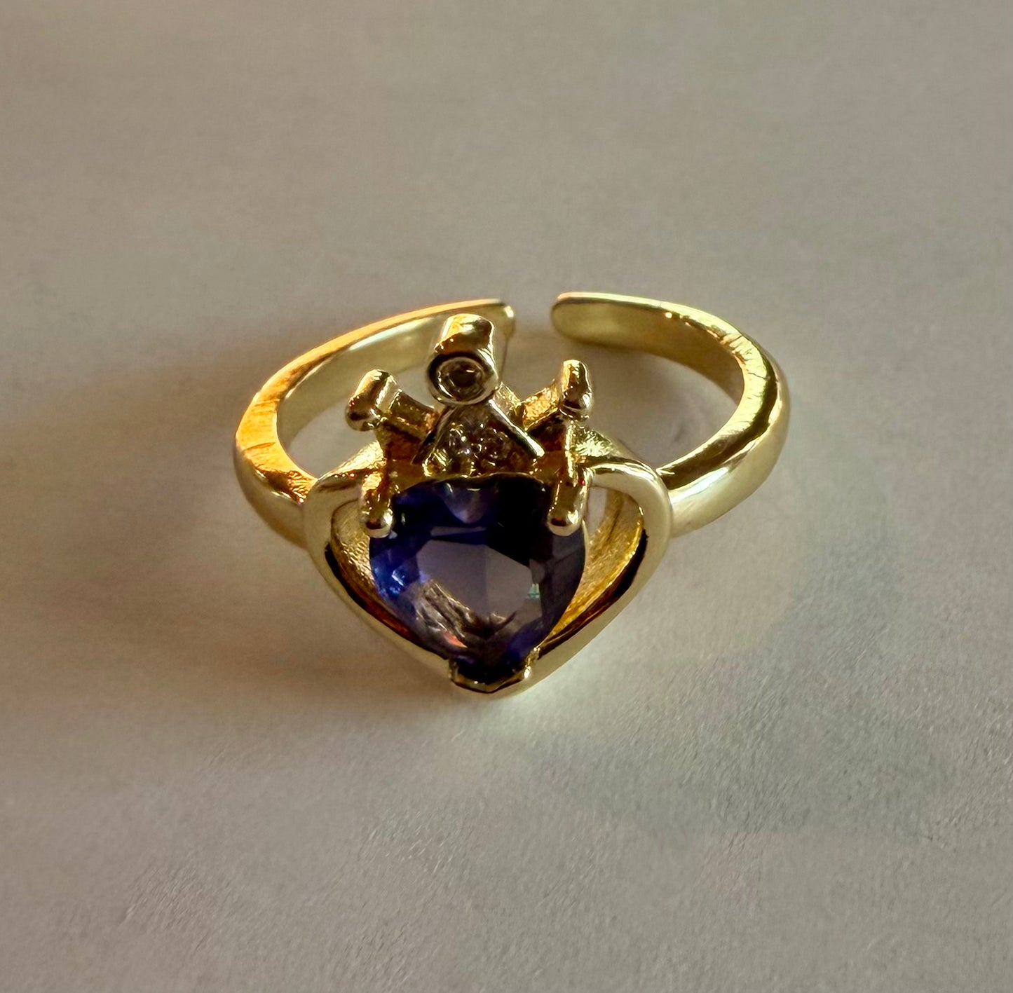 Queen of Heart Ring