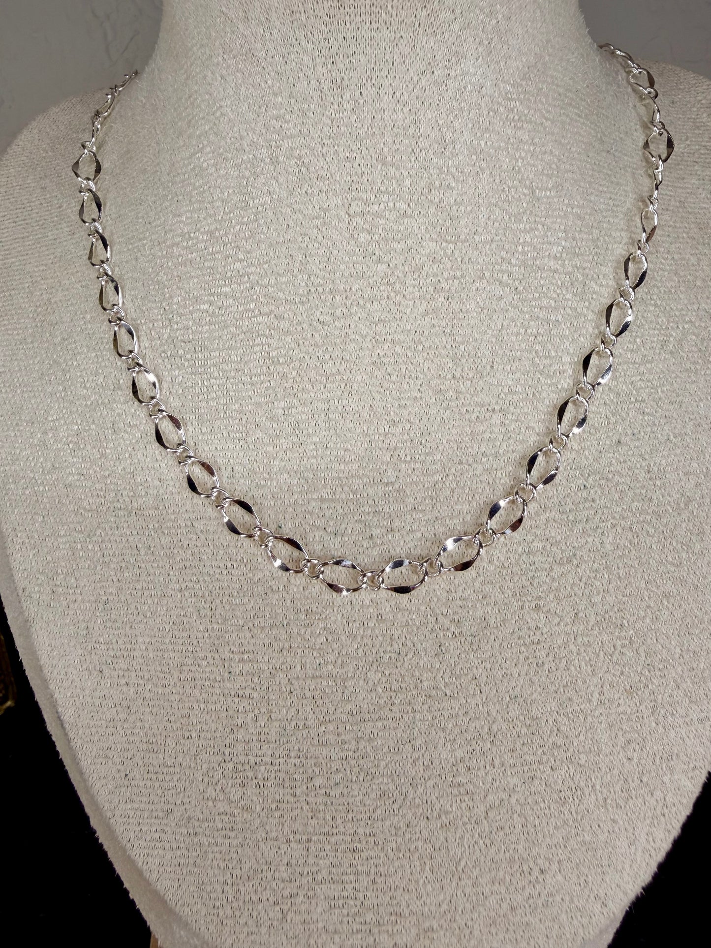 Textured Diamond Chain Necklace