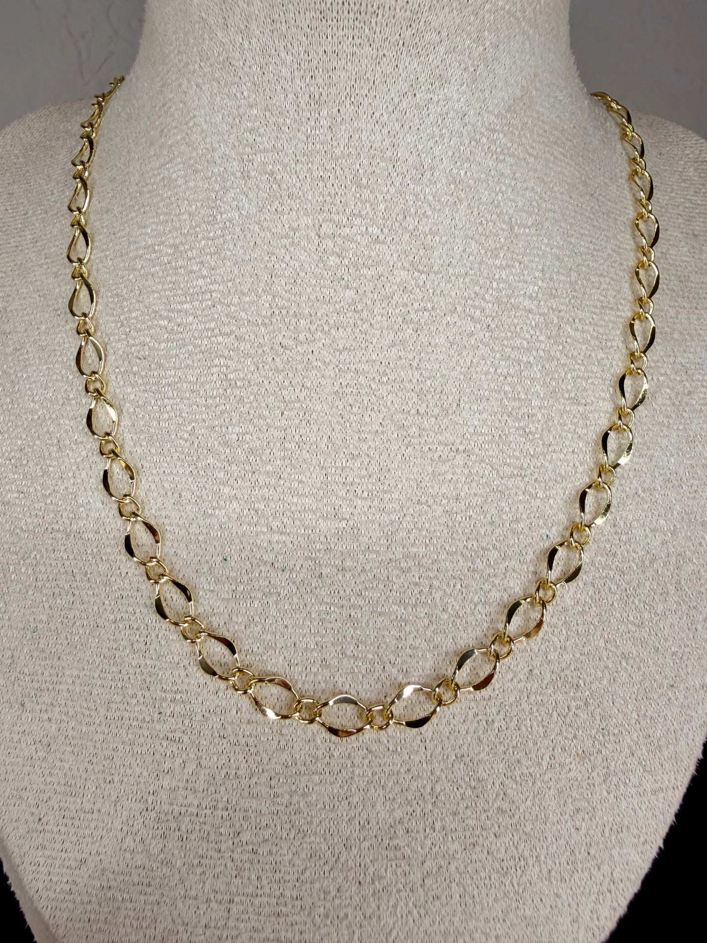 Textured Diamond Chain Necklace