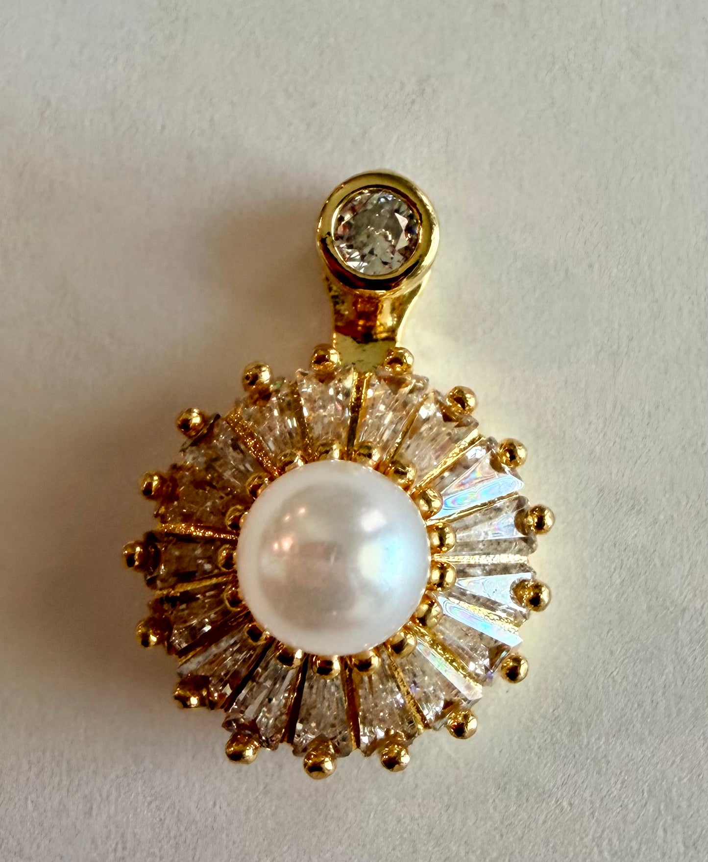 Pearl Daisy Charm